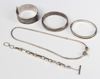 A silver bangle, 3 bracelets and a necklace 150 grams