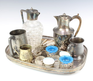 An Edwardian silver plated mounted claret jug 20cm, a plated tray and minor plated items 