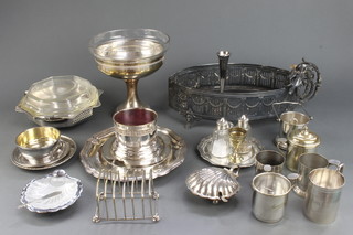 A Georgian style silver plated plate, a quantity of plated wares 