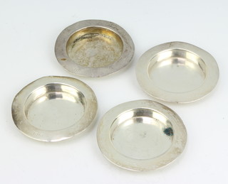 A set of 4 Asprey & Co circular silver nut dishes, Birmingham 1942 8cm, 136 grams 