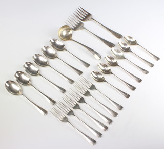 A canteen of sterling silver rat tail cutlery comprising 6 dessert forks, 6 dessert spoons, 6 teaspoons, a pair of servers and a ladle, 1270 grams