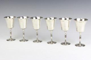 Six silver goblets of plain form Birmingham 1971, 807 grams, 14cm 