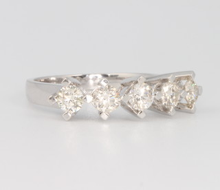 An 18ct white gold 5 stone diamond ring, approx. 1.25ct, size P 1/2 