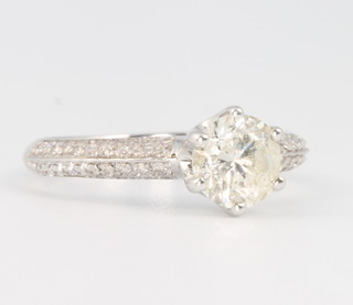 An 18ct white gold single stone diamond ring approx. 1ct with diamond shoulders size M 