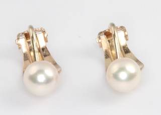 A pair of 9ct yellow gold cultured pearl ear clips 