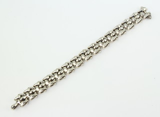 A stylish silver bracelet by Stephen Webster 145 grams