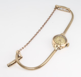 A lady's 9ct yellow gold Majex wristwatch on a ditto bracelet, 9 grams 