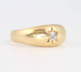 A gentleman's 18ct yellow gold diamond set gypsy ring, approx. 0.15ct size m, 5.1g gross