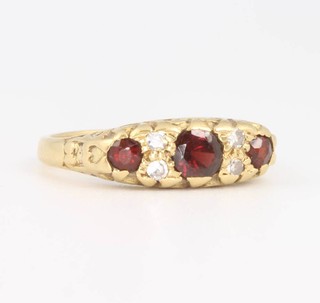 An 18ct yellow gold garnet and diamond ring size L 1/2, 4.5 grams