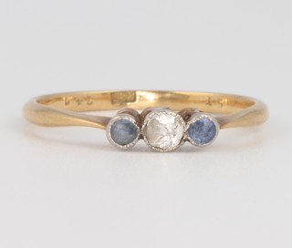 An 18ct yellow gold diamond and sapphire ring, size R 