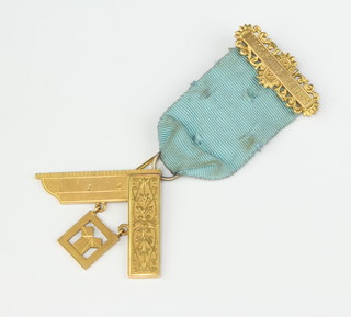 A 9ct yellow gold Past Masters Masonic jewel - Vicesimus Primus bar, Sanderstead Lodge no.4133, gross weight 25.15 grams including ribbon and pin (the bar is also 9ct gold) 
