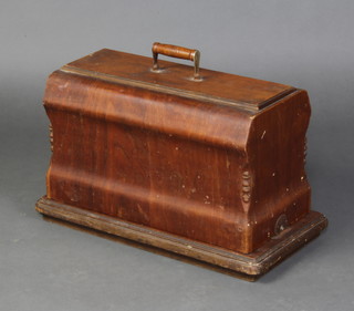 A Singer manual sewing machine contained in a carrying case (no key)