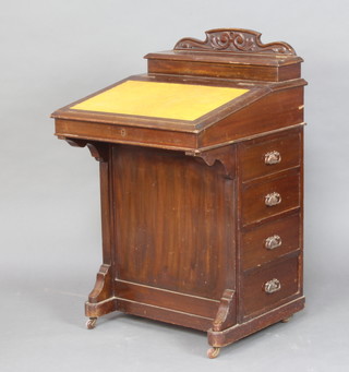 An Edwardian carved mahogany Davenport desk with stationery box, the pedestal fitted 4 drawers 93cm h x 56cm w x 58cm d 