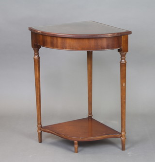 A mahogany 2 tier corner table raised on turned and fluted supports 74cm h x 45cm w x 51cm d 