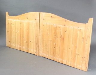 A pair of pine gates 93cm x 220cm 