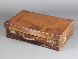 A 1930's leather suitcase 20cm x 70cm  x 42cm  