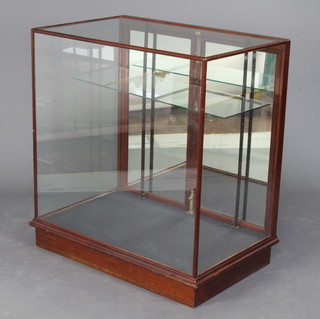 E Pollard and Company, an Art Deco rectangular mahogany display cabinet with mirrored doors and glass shelves 99cm h x 89cm w x 59cm d 