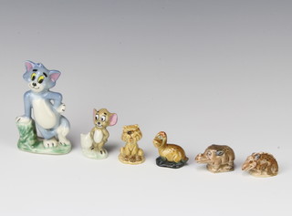 Two Wade figures - Tom and Jerry together with 4 Flintstone animals 