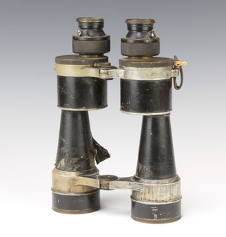 Huet Paris, a pair of binoculars marked Model 1933 Type 1 10x50 no.3973 