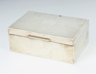 A rectangular silver engine turned cigarette box, Birmingham 1950, 13cm 