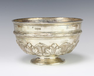 An Edwardian repousse silver bowl decorated with acanthus leaves, London 1908, 19cm, 454 grams