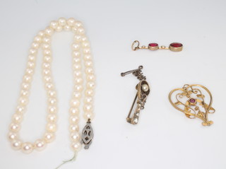 A strand of cultured pearls with 9ct white gold diamond set clasp (a/f), an Edwardian novelty bar brooch, pendant and heart shaped pendant