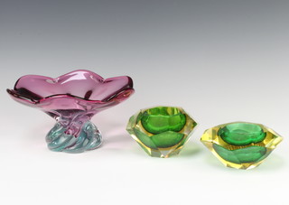 A pink Art Glass bowl 23cm, 2 faceted green ditto 12cm 