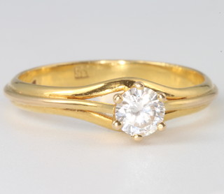 A 20ct yellow gold single stone diamond ring, approx. 0.4ct 