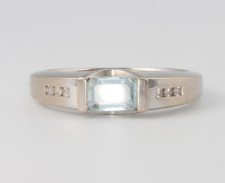 A 9ct white gold baguette cut aquamarine and diamond ring, size P, 3.1 grams