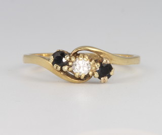 An 18ct yellow gold sapphire and diamond 3 stone crossover ring, size R, 3 grams 