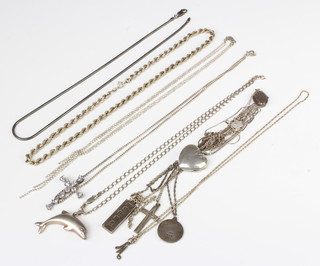 11 silver necklaces and pendants, 122 grams