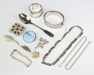 A silver bangle and minor silver jewellery 