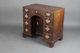 A Georgian mahogany dressing table fitted 1 long and 6 short drawers, the pedestal fitted a cupboard enclosed by a panelled door, raised on bracket feet 77cm h x 81cm w x 46cm d 