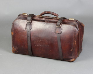 A brown leather Gladstone bag 30cm h x 60cm w x 27cm d 