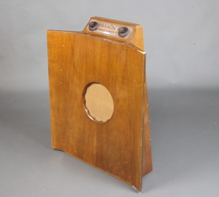 A 1940's Murphy 146 radio, contained in a walnut case 81cm h x 67cm w x 16cm d 