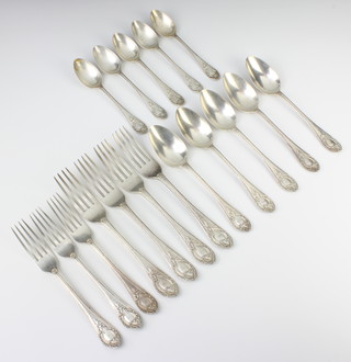 A set of Victorian silver cutlery comprising 5 dessert spoons, 5 teaspoons, 4 dinner forks and 3 dessert forks, Sheffield 1899, 868 grams  