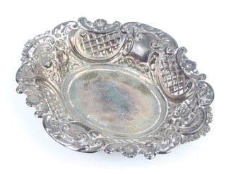 A Victorian style silver bon bon dish London 1960, 15.5 cm 