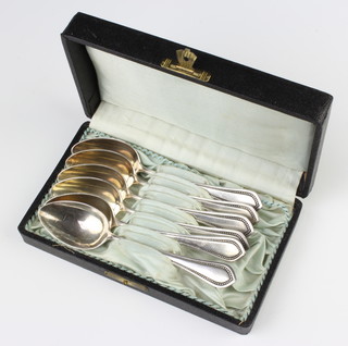 A set of six Continental silver teaspoons, 140 grams, cased 
