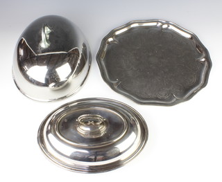 An oval silver plated entree set comprising meat cover and a tray 
