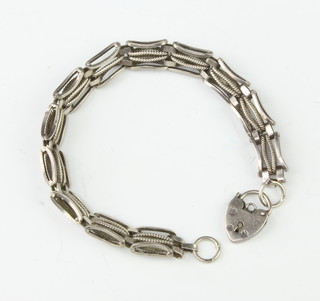 A silver gate bracelet, 17 grams