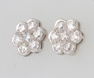 A pair of 18ct white gold 7 stone diamond cluster ear studs, approx. 0.8ct, 10mm 