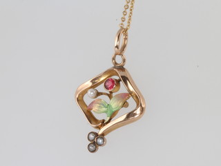 A 9ct yellow gold enamelled pendant 2.1 grams 