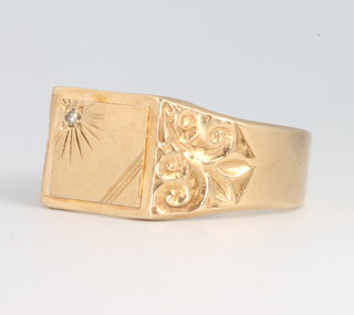 A gentleman's 9ct yellow gold diamond set ring 6.1 grams, size X 