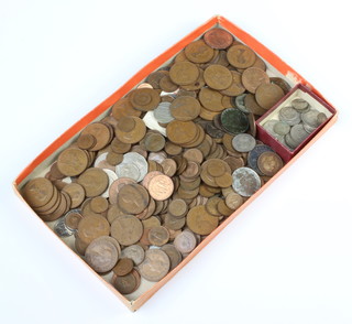 A quantity of minor UK coins including pre-1947 60 grams