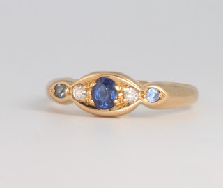 An 18ct yellow gold sapphire and diamond ring 4.1 grams, size P 1/2