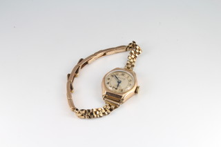 A lady's 9ct yellow gold Accurist wristwatch on a ditto bracelet, gross 8.5 grams