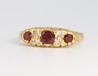 An 18ct yellow gold garnet and diamond ring 4.4 grams, size L 1/2 