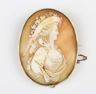 A Victorian oval cameo portrait brooch 