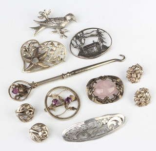 A silver brooch and minor silver jewellery 59 grams