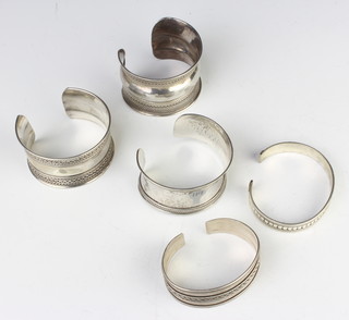 Five silver bangles, 183 grams 